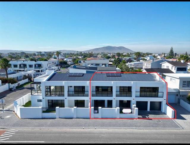 4 BEDROOM TOWNHOUSE FOR SALE IN MELKBOSSTRAND